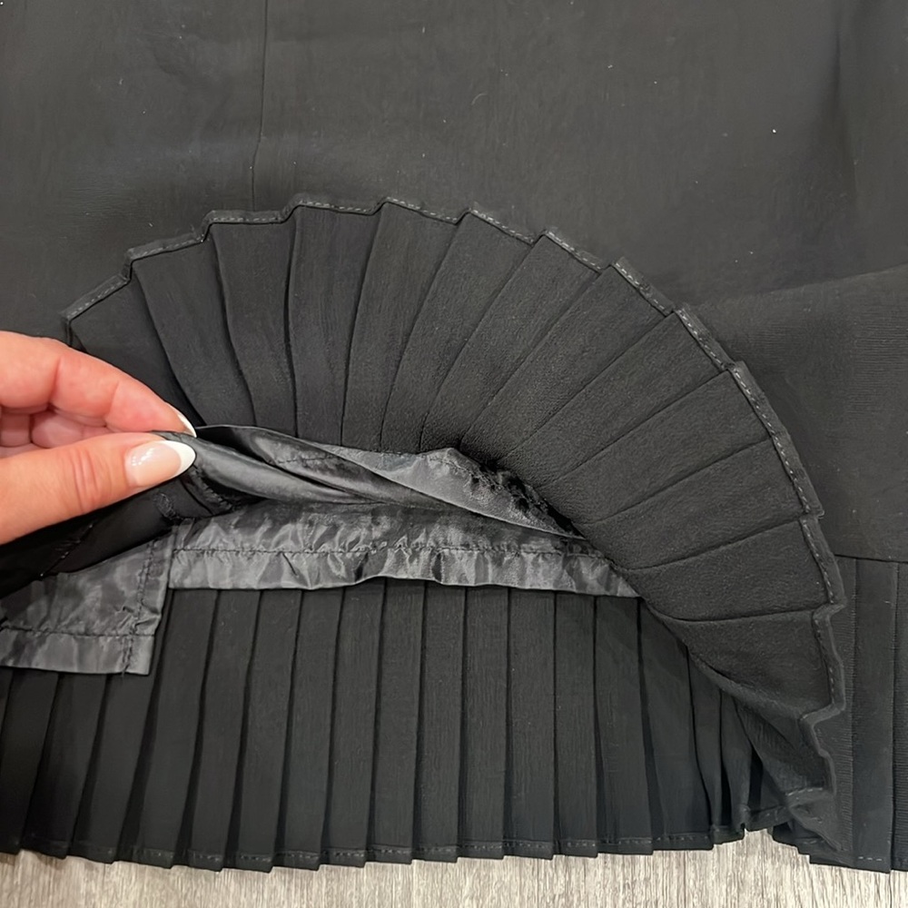 Le Suit Collection pleated skirt, EUC - Picture 3 of 4